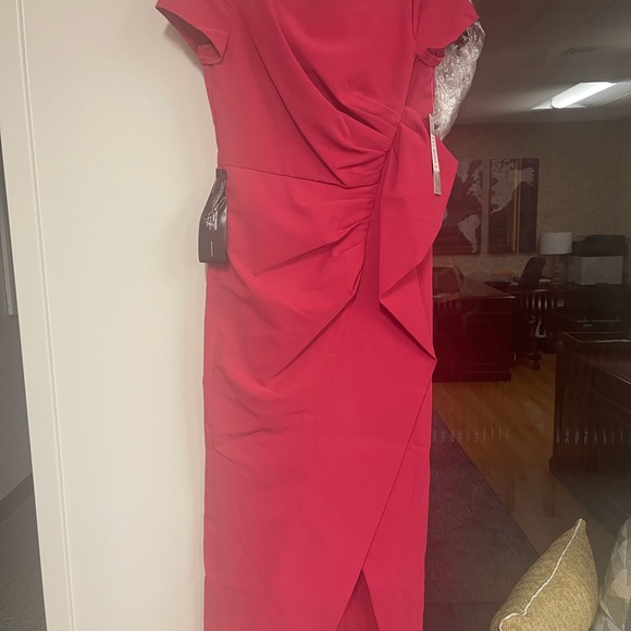 Wedding dress never worn - Picture 2 of 3